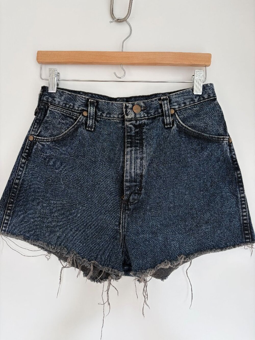 Vintage Wrangler High-Waisted Denim Shorts Size 26 – Retro Cutoffs